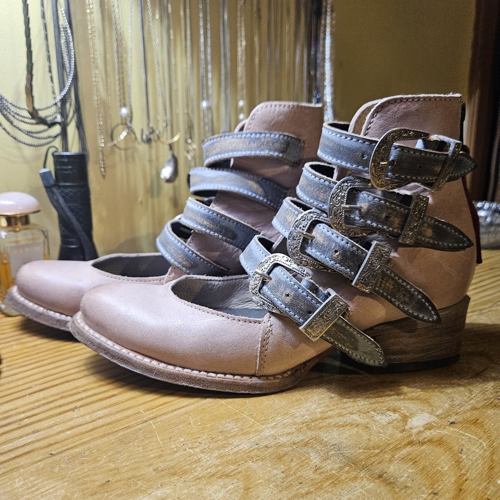 Freebird Scarlet Blush Size 6